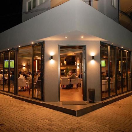 Griffon Bar Food Apartments Struga Exterior foto