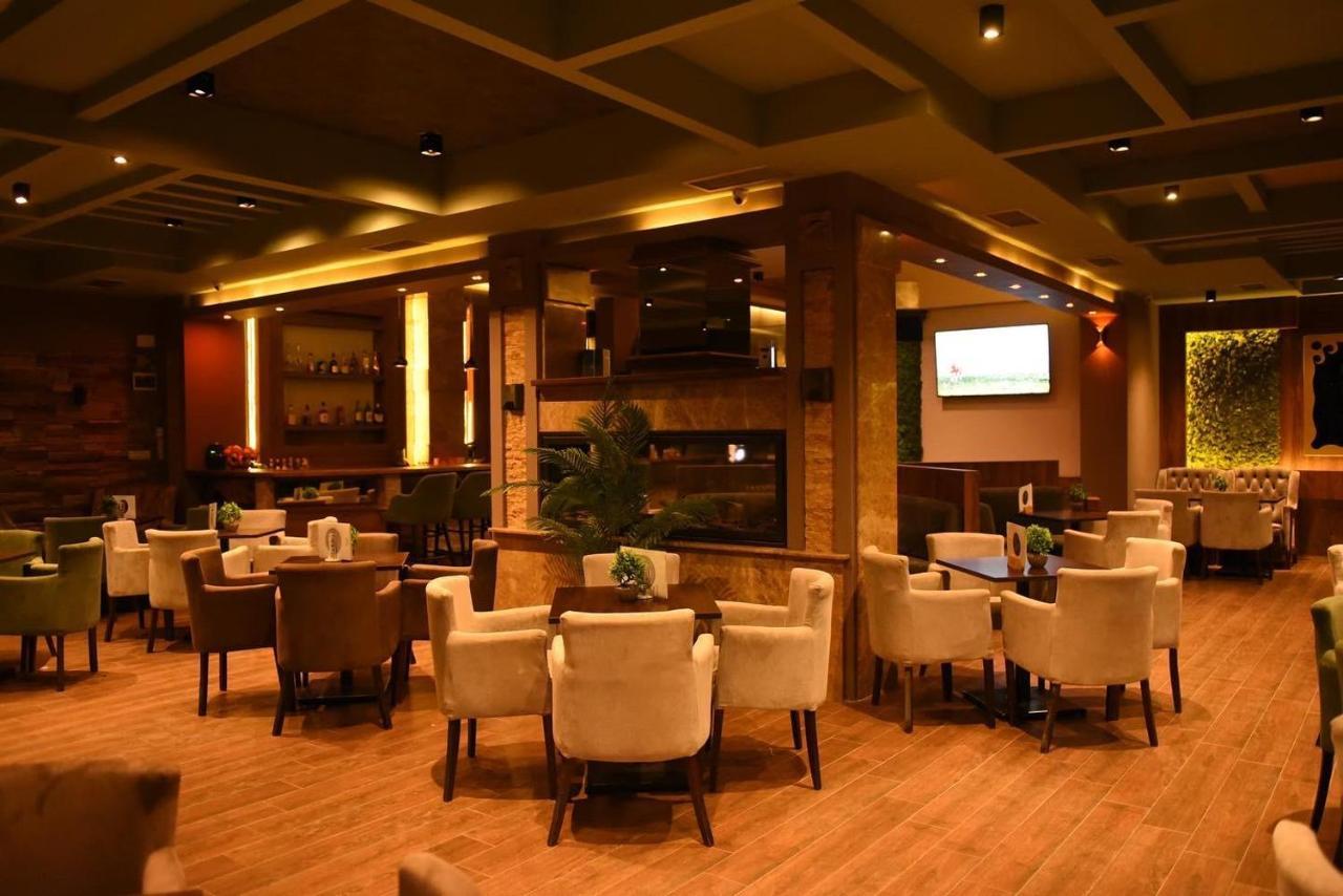 Griffon Bar Food Apartments Struga Exterior foto