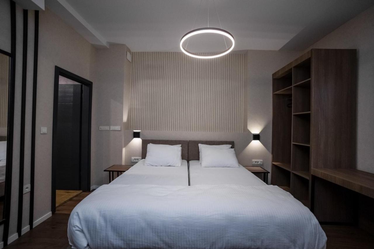 Griffon Bar Food Apartments Struga Exterior foto