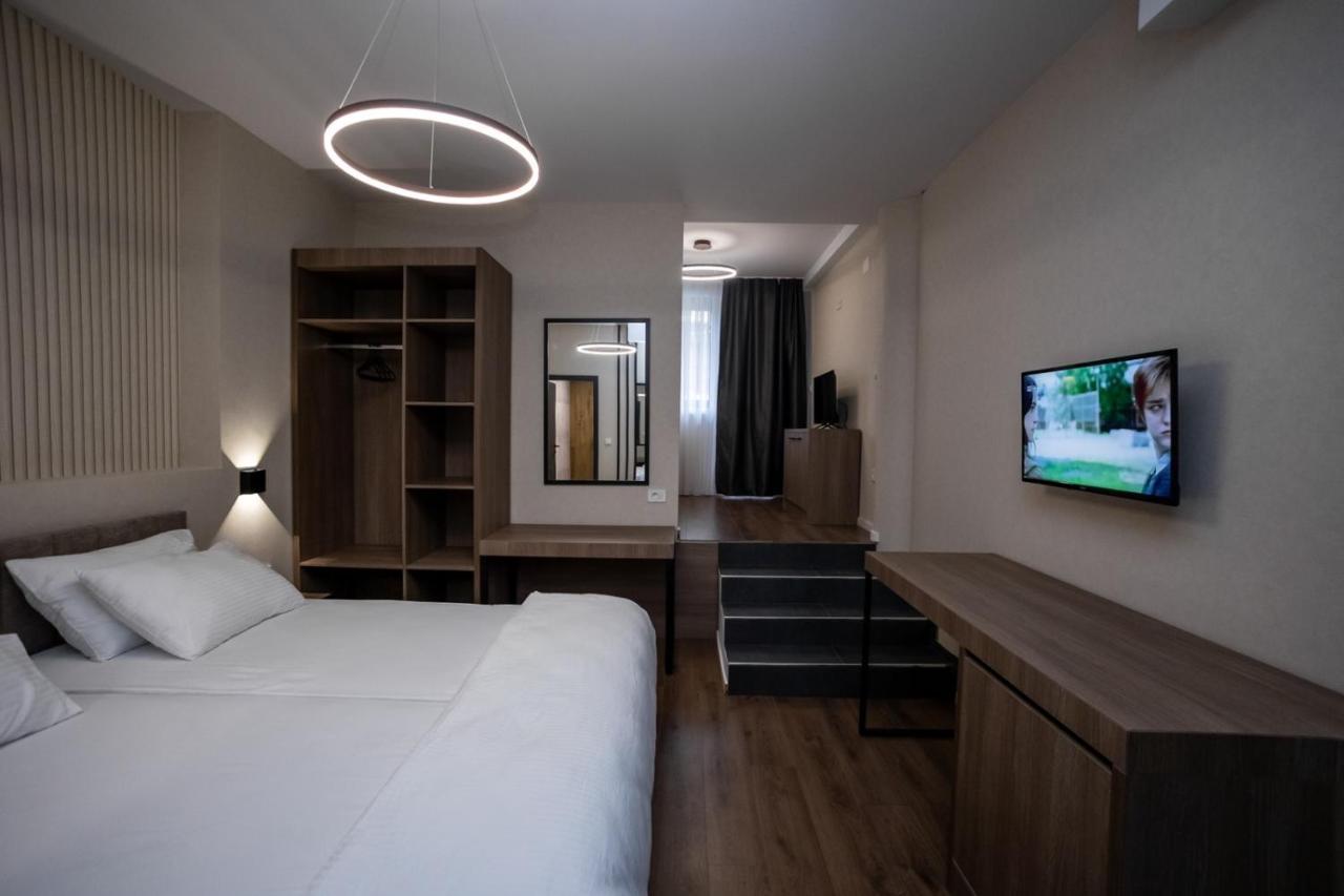 Griffon Bar Food Apartments Struga Exterior foto